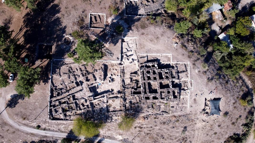 Tatarlı Höyük'te 4 bin yıl öncesine ait "çöp çukuru" bulundu 10