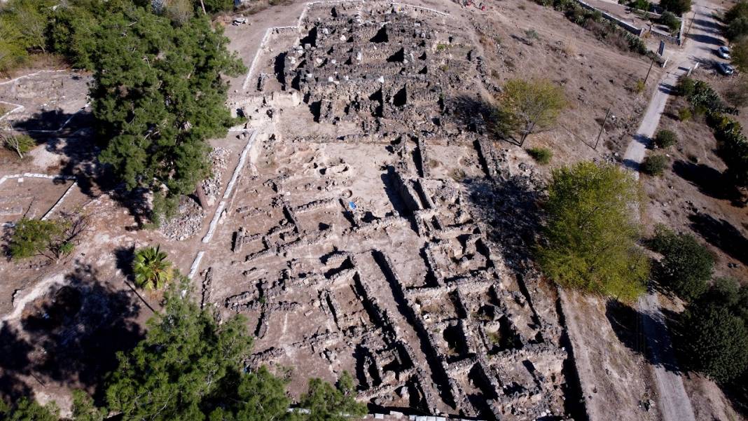 Tatarlı Höyük'te 4 bin yıl öncesine ait "çöp çukuru" bulundu 12