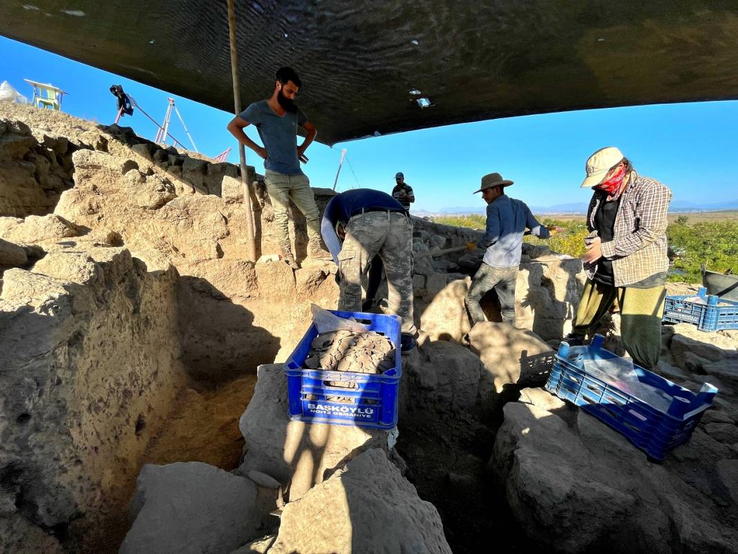 Tatarlı Höyük'te 4 bin yıl öncesine ait "çöp çukuru" bulundu 4