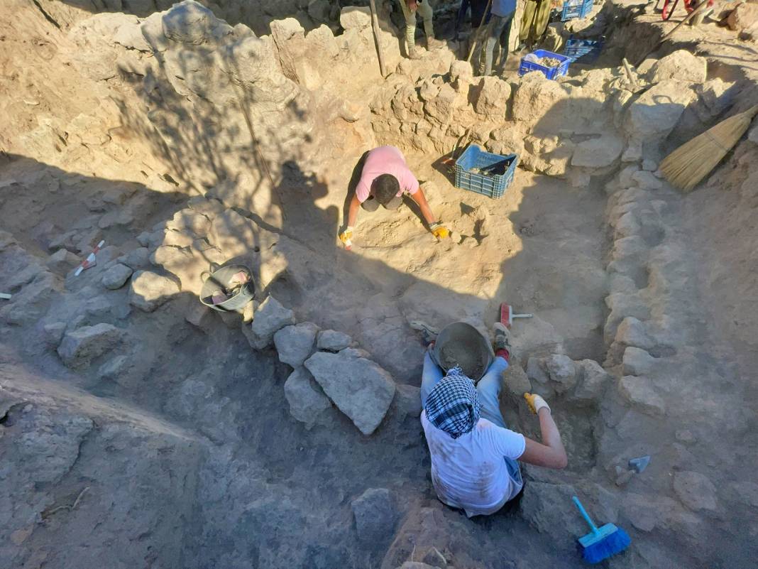 Tatarlı Höyük'te 4 bin yıl öncesine ait "çöp çukuru" bulundu 5
