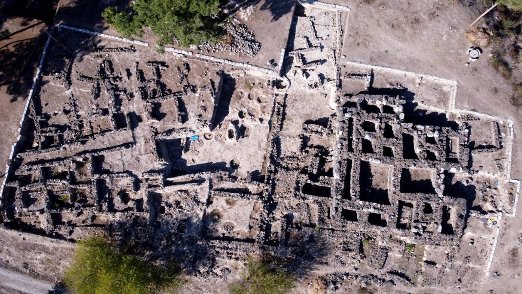 Tatarlı Höyük'te 4 bin yıl öncesine ait "çöp çukuru" bulundu 7