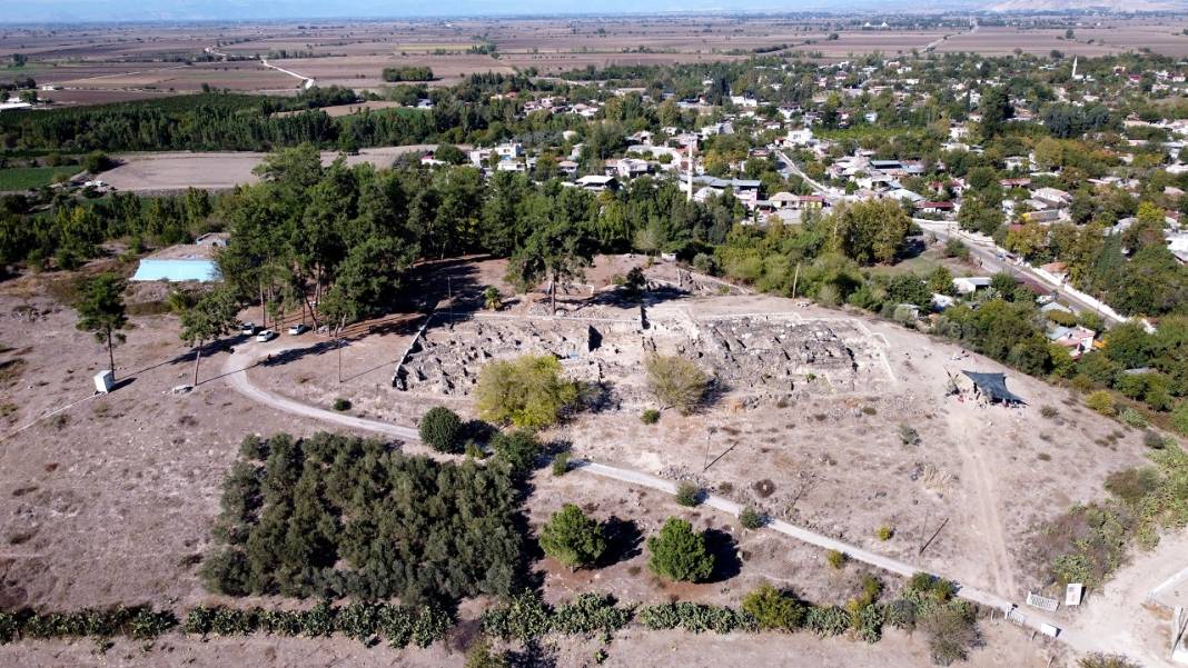 Tatarlı Höyük'te 4 bin yıl öncesine ait "çöp çukuru" bulundu 9