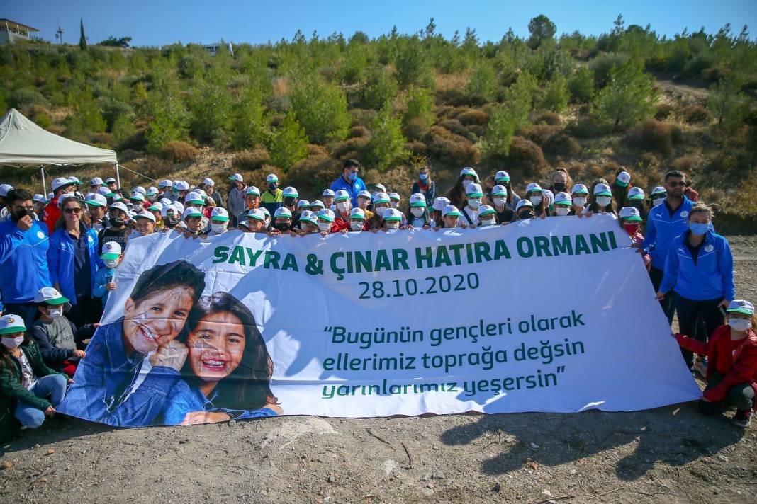 İzmir depreminde ölen ikizler anısına 1500 fidan toprakla buluştu 1