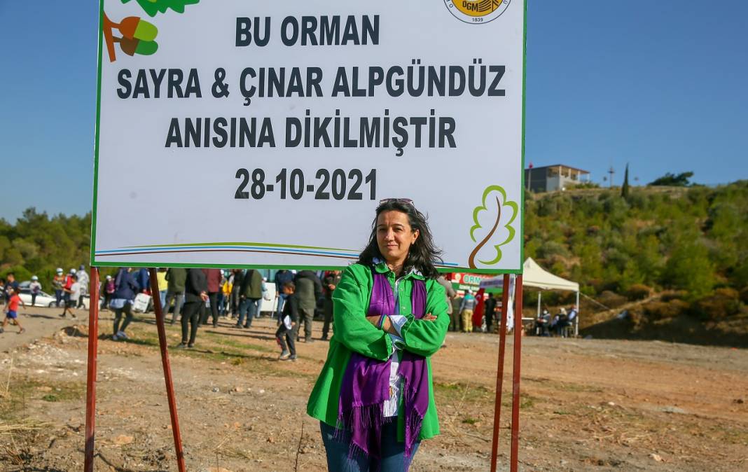 İzmir depreminde ölen ikizler anısına 1500 fidan toprakla buluştu 13