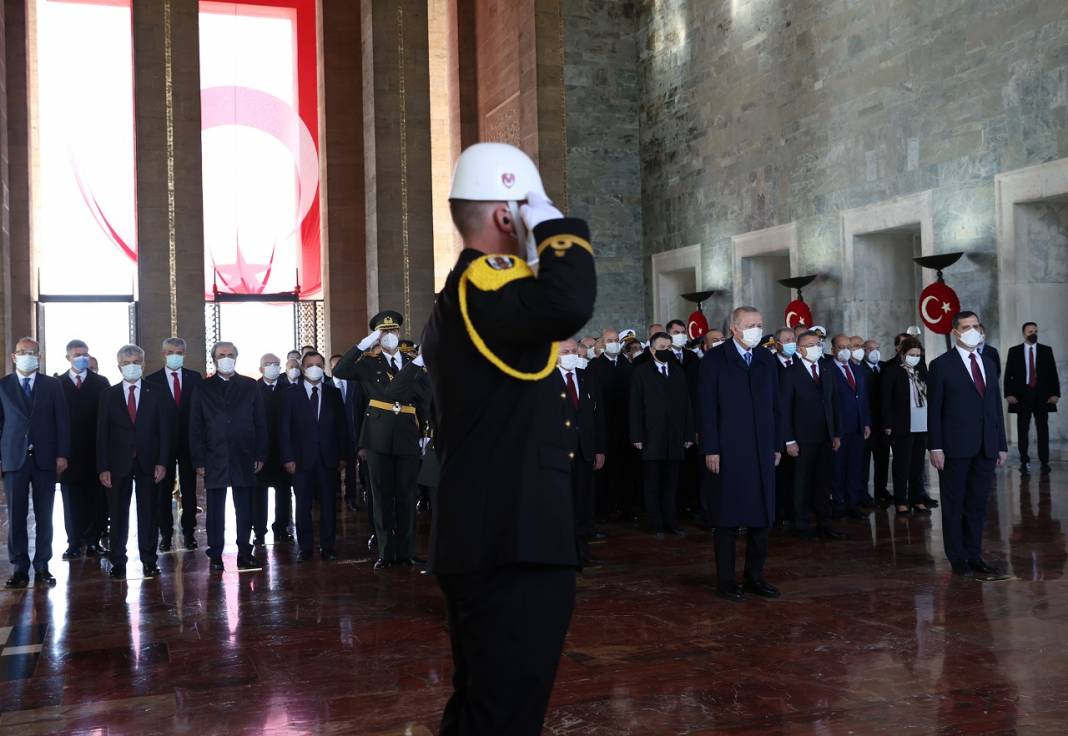 Türkiye Cumhurbaşkanı Recep Tayyip Erdoğan Anıtkabir'i ziyaret etti 17