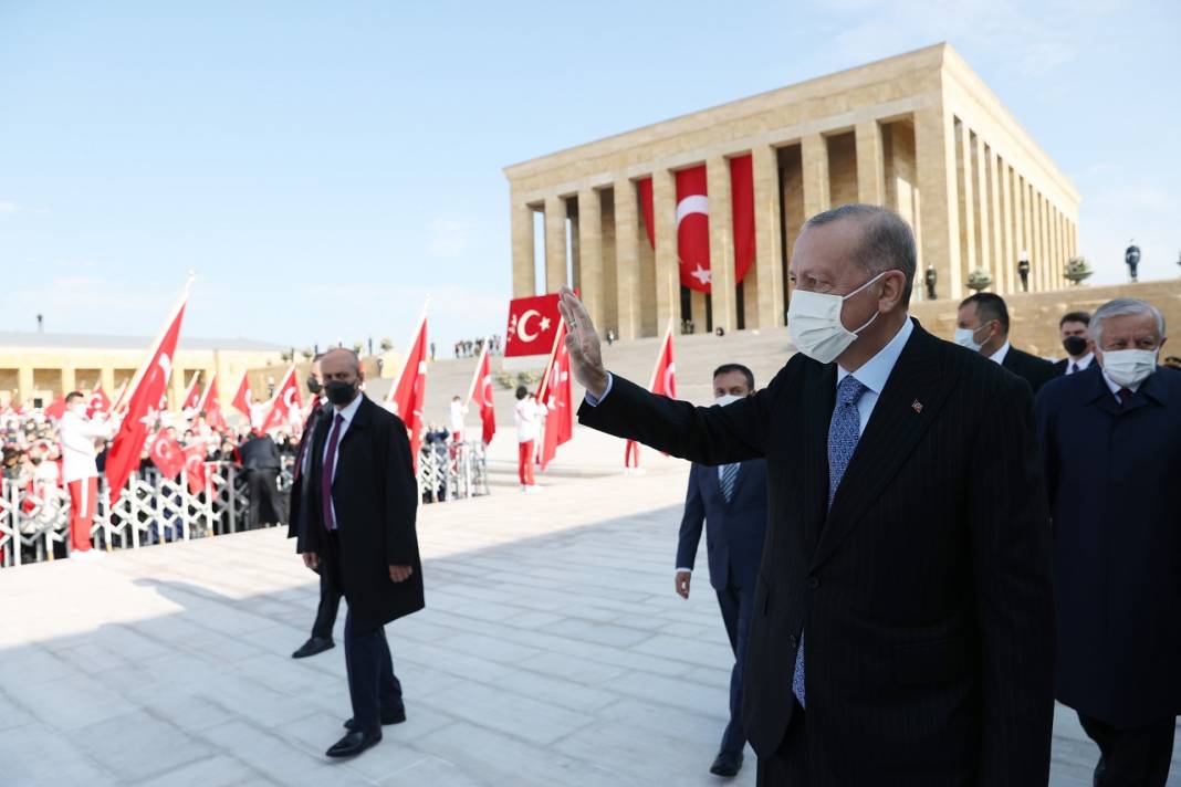 Türkiye Cumhurbaşkanı Recep Tayyip Erdoğan Anıtkabir'i ziyaret etti 23