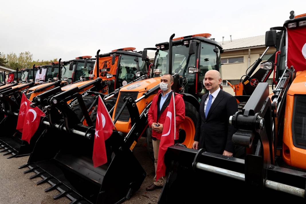 Bakan Karaismailoğlu KGM'nin yeni araçlarının hizmete alım törenine katıldı 14
