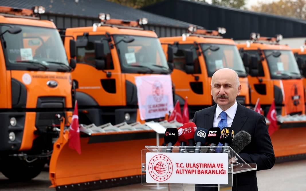 Bakan Karaismailoğlu KGM'nin yeni araçlarının hizmete alım törenine katıldı 3
