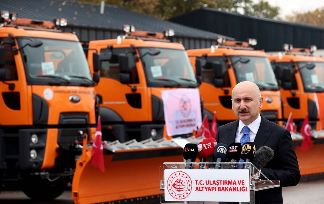 Bakan Karaismailoğlu KGM'nin yeni araçlarının hizmete alım törenine katıldı 4