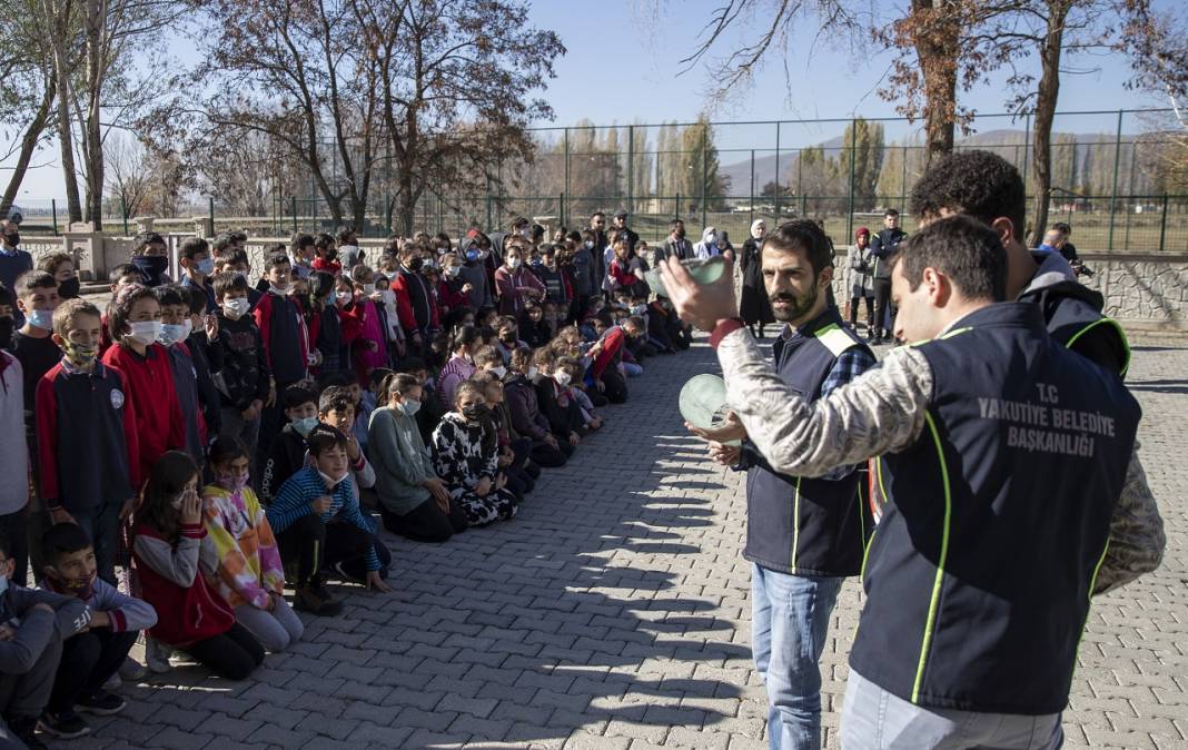 Erzurum'da gönüllü gençler, kırsaldaki öğrencilere teknoloji projelerini tanıttı 6