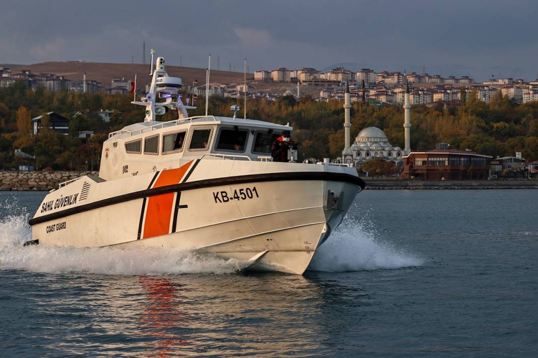 Sahil Güvenlik Komutanlığı ekipleri Van Gölü'nde 24 saat görevde 10