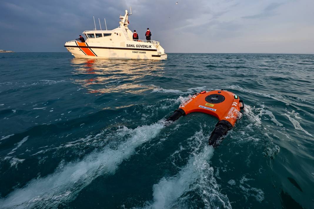 Sahil Güvenlik Komutanlığı ekipleri Van Gölü'nde 24 saat görevde 15