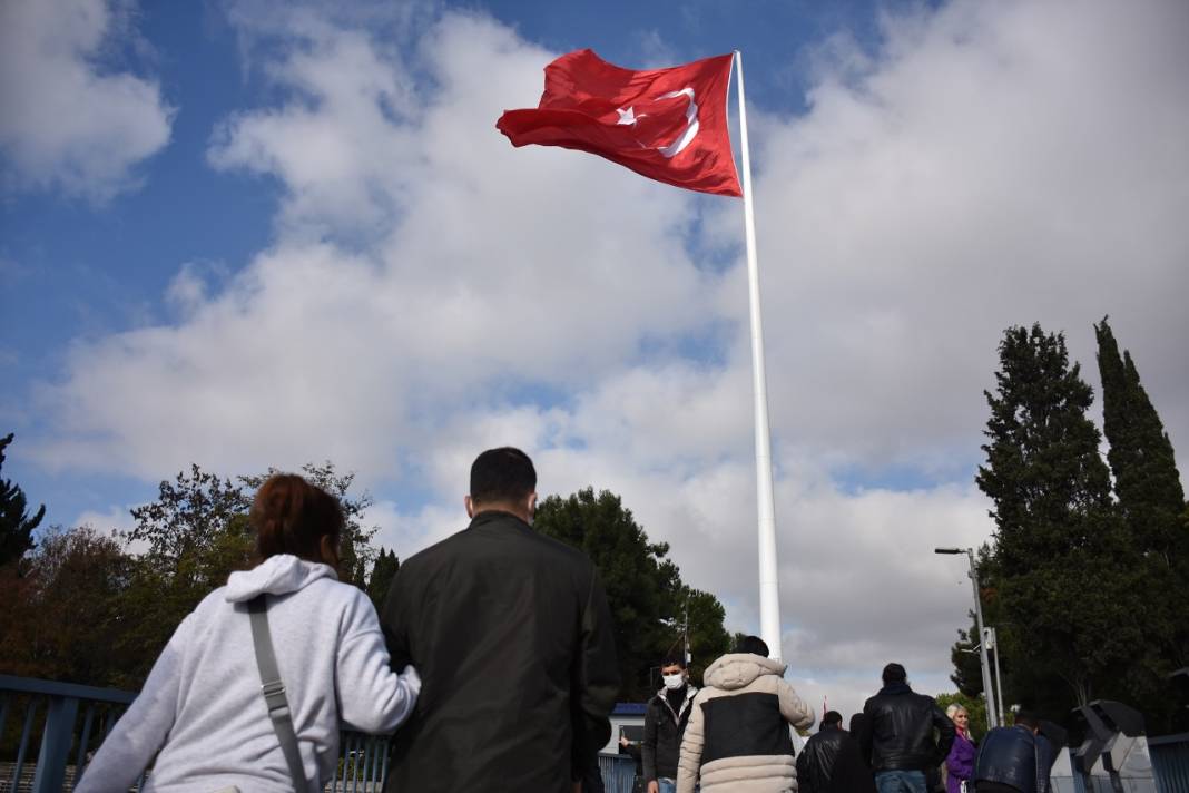 Türkiye'nin en uzun bayrak direklerine Türk bayrağı çekildi 1