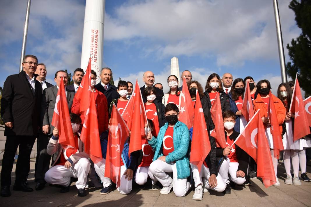Türkiye'nin en uzun bayrak direklerine Türk bayrağı çekildi 5