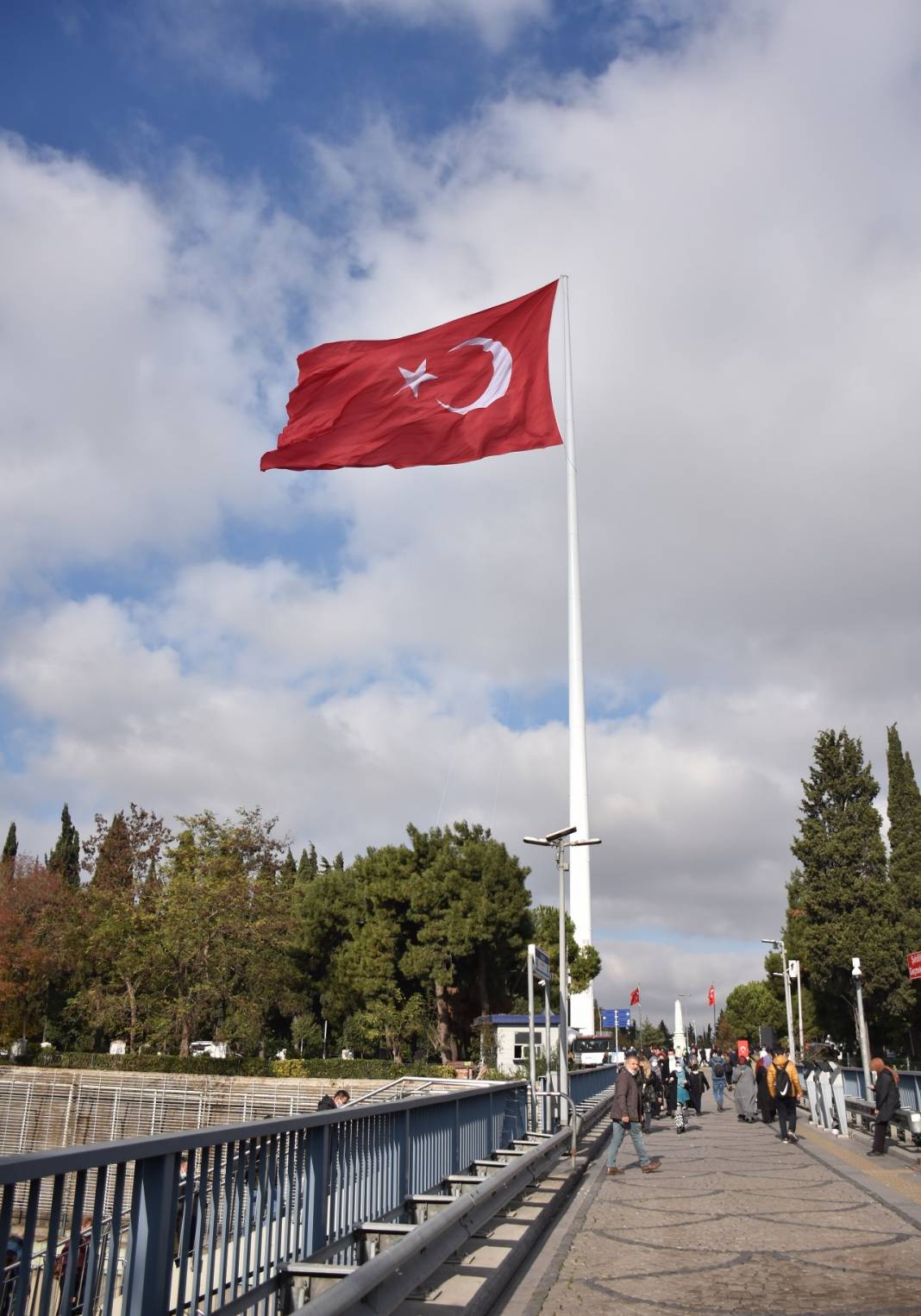 Türkiye'nin en uzun bayrak direklerine Türk bayrağı çekildi 6