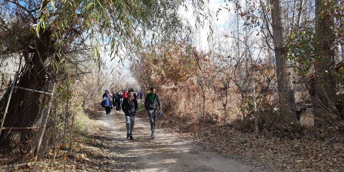 Üniversite öğrencileri Bozkır'da doğa yürüyüşü yaptı