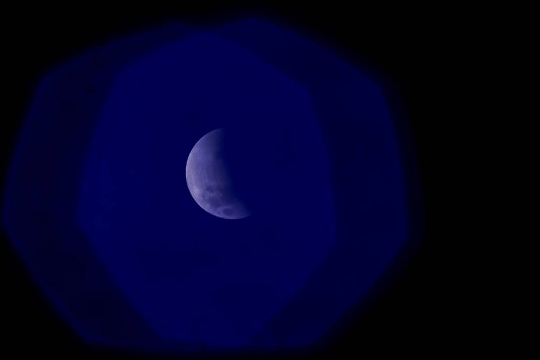 6 asrın en uzun Ay Tutulması'nda dünyadan kareler 10