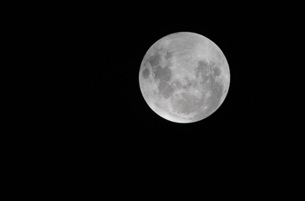 6 asrın en uzun Ay Tutulması'nda dünyadan kareler 12