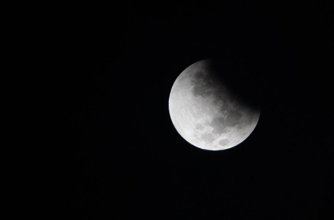 6 asrın en uzun Ay Tutulması'nda dünyadan kareler 13