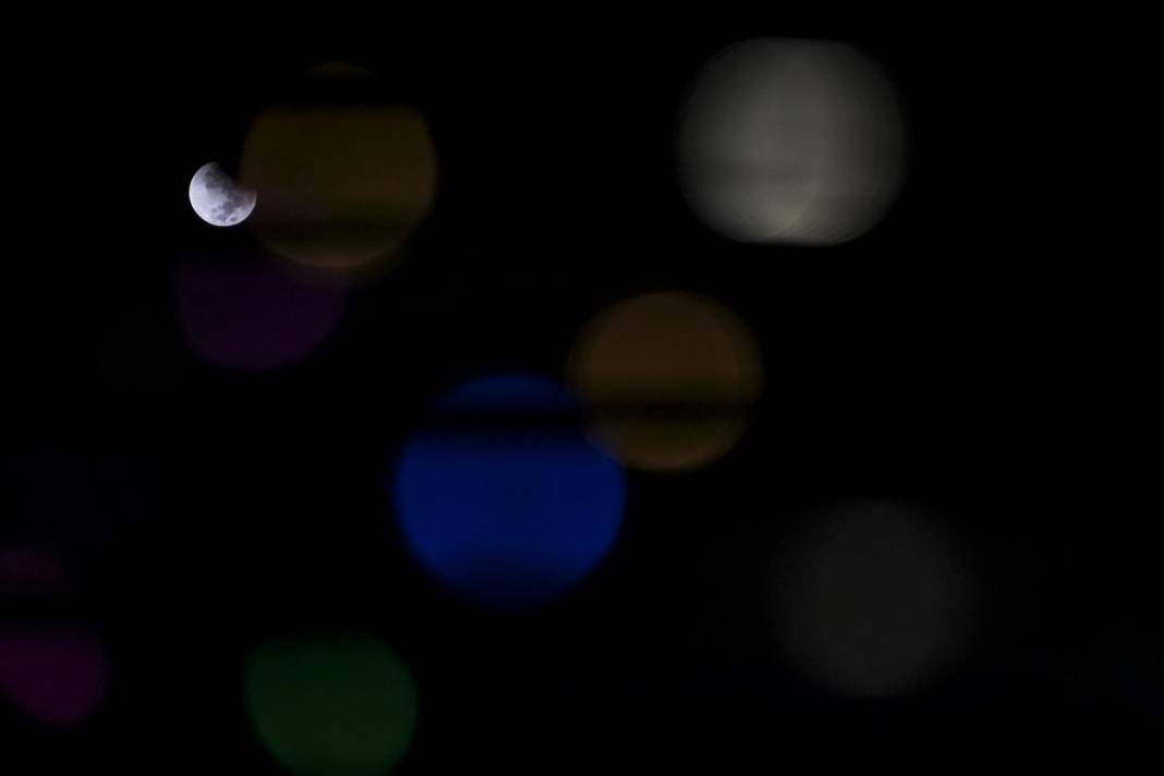 6 asrın en uzun Ay Tutulması'nda dünyadan kareler 3