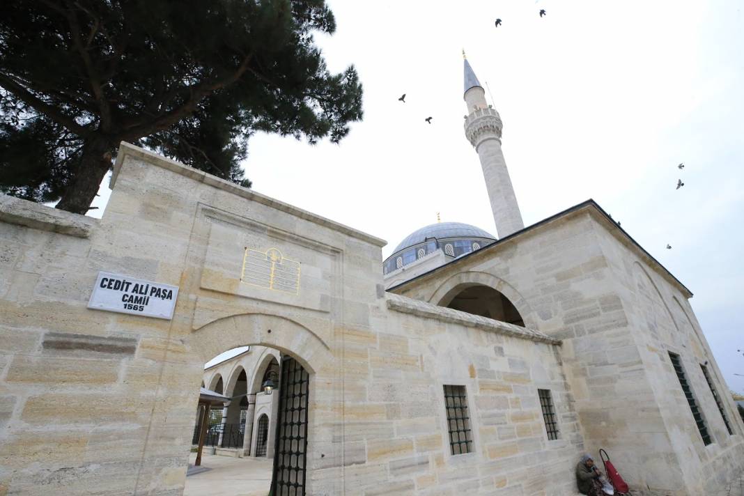 'Selimiye'nin provası' niteliği taşıyan tarihi cami restorasyon sonrası ibadete açıldı 9