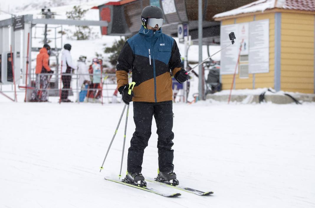 Kayakseverler yılın ilk gününde kayak merkezlerinde yoğunluk oluşturdu 10