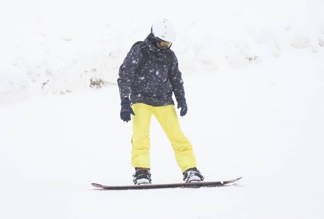 Kayakseverler yılın ilk gününde kayak merkezlerinde yoğunluk oluşturdu 5