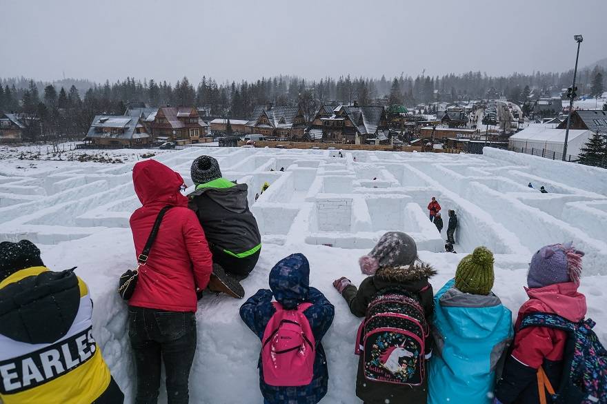 Dünyanın en büyük kar labirenti ziyaretçilerini ağırlıyor 12
