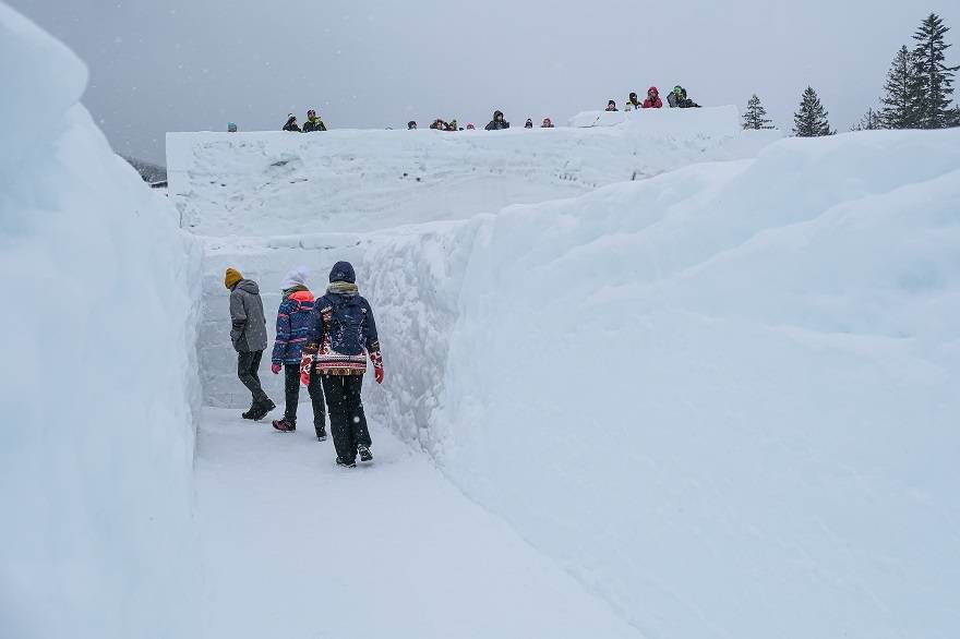 Dünyanın en büyük kar labirenti ziyaretçilerini ağırlıyor 13