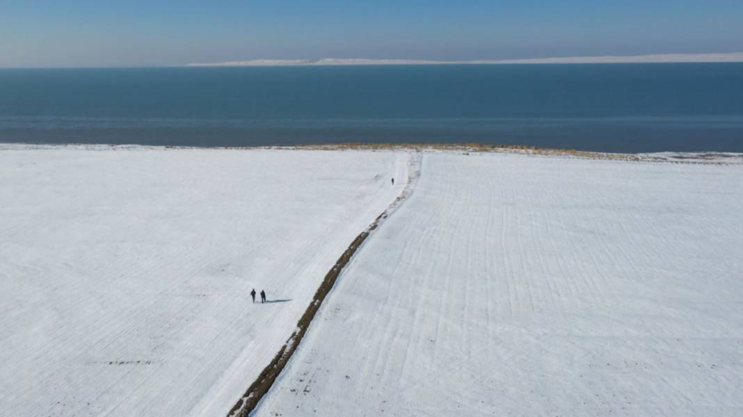 Tuz Gölü'ne 2 bin 500 kamyon kar boşaltıldı 10