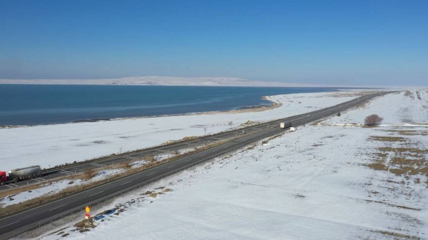 Tuz Gölü'ne 2 bin 500 kamyon kar boşaltıldı 2