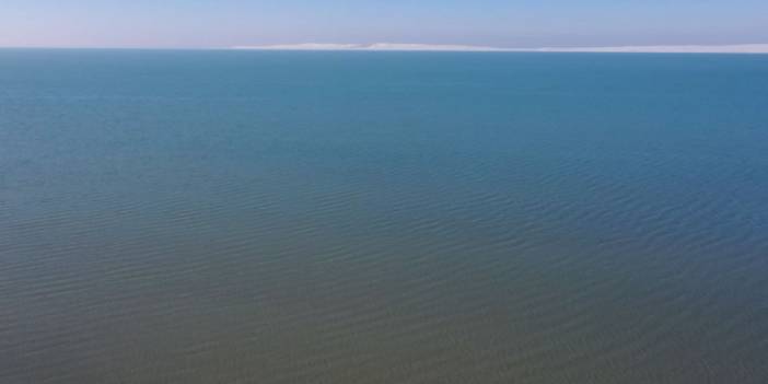 Tuz Gölü'ne 2 bin 500 kamyon kar boşaltıldı