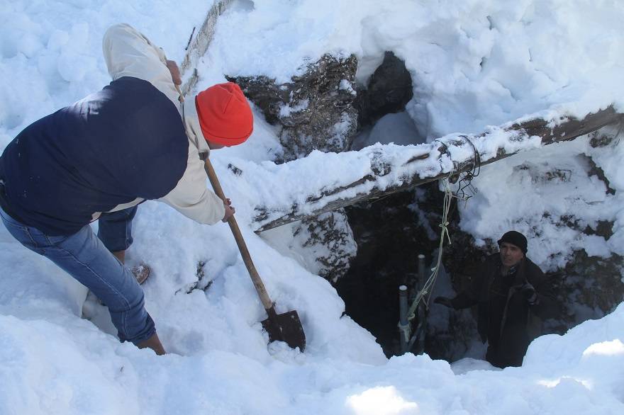 Konya'da bin 700 rakımdaki Cula Deliği'ne kar dolduruldu 10
