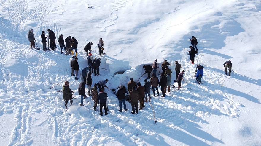 Konya'da bin 700 rakımdaki Cula Deliği'ne kar dolduruldu 4