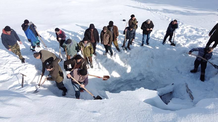 Konya'da bin 700 rakımdaki Cula Deliği'ne kar dolduruldu 6