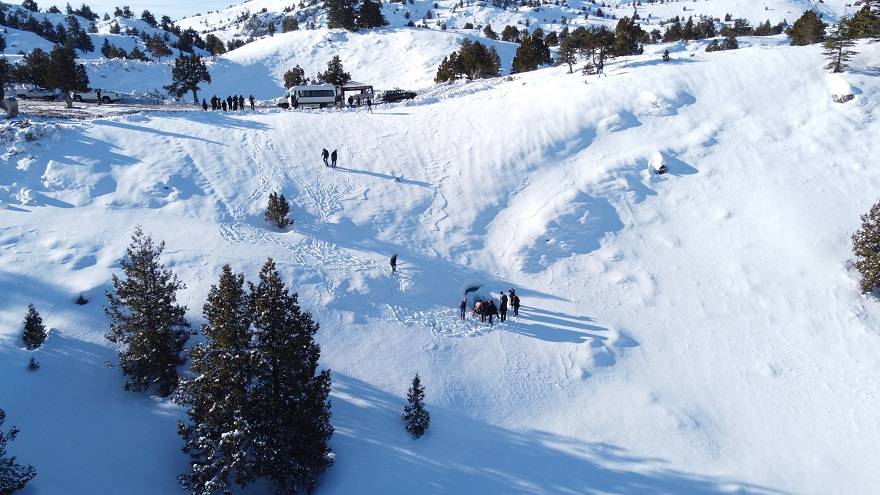Konya'da bin 700 rakımdaki Cula Deliği'ne kar dolduruldu 7