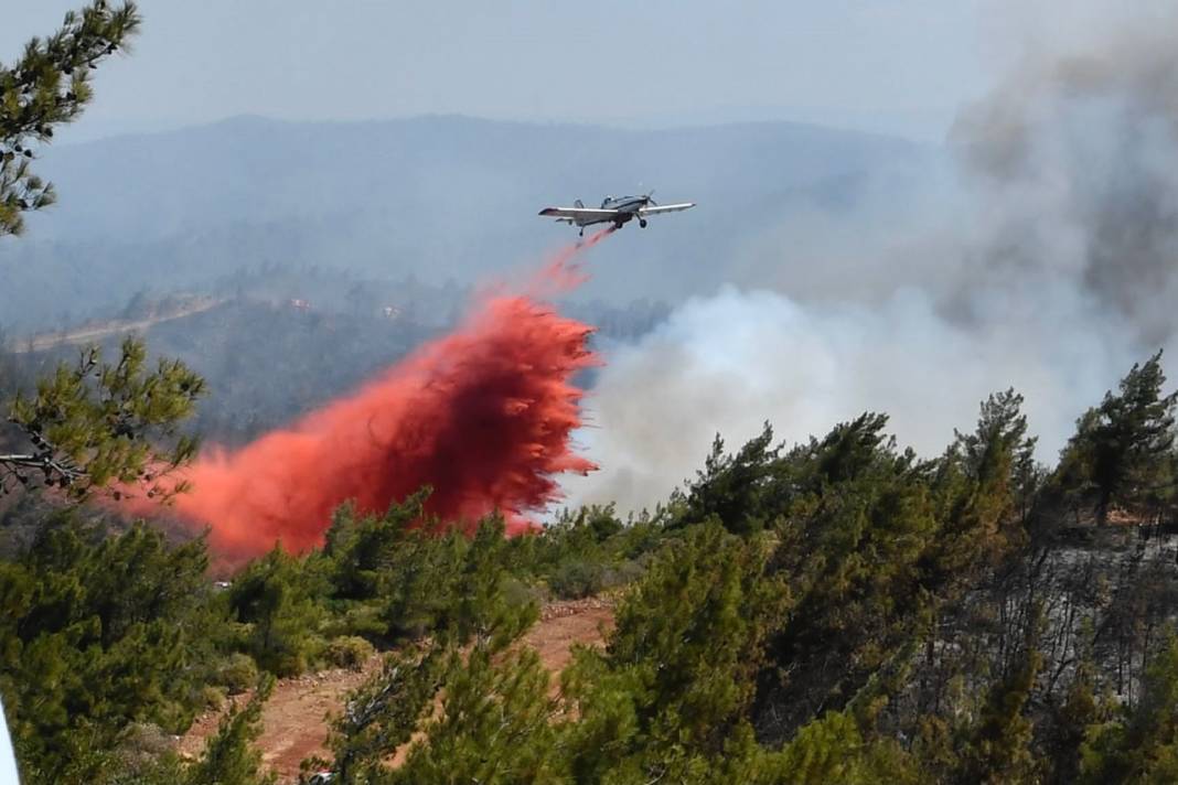 Marmaris'teki orman yangınına havadan ve karadan müdahale ediliyor 19