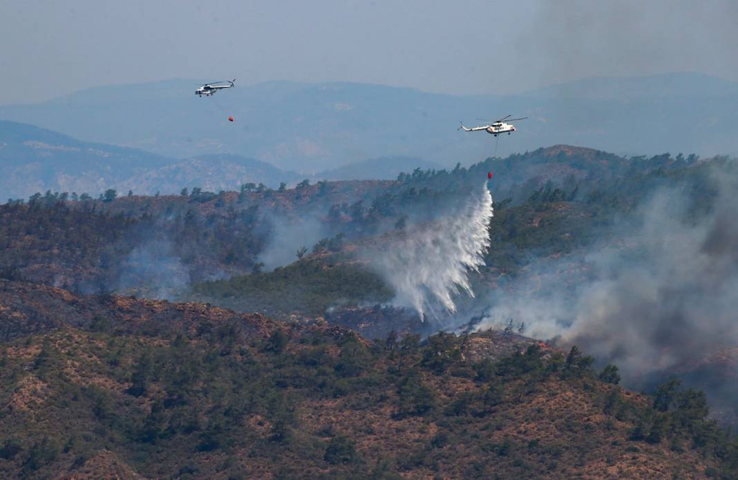 Marmaris'teki orman yangınına havadan ve karadan müdahale ediliyor 2