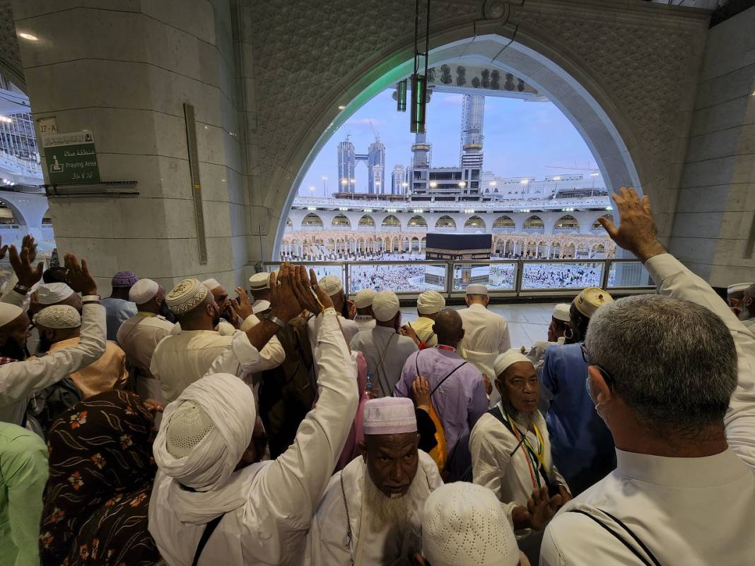 Mekke'ye ulaşan hacı adayları ibadetlerine başladı 14