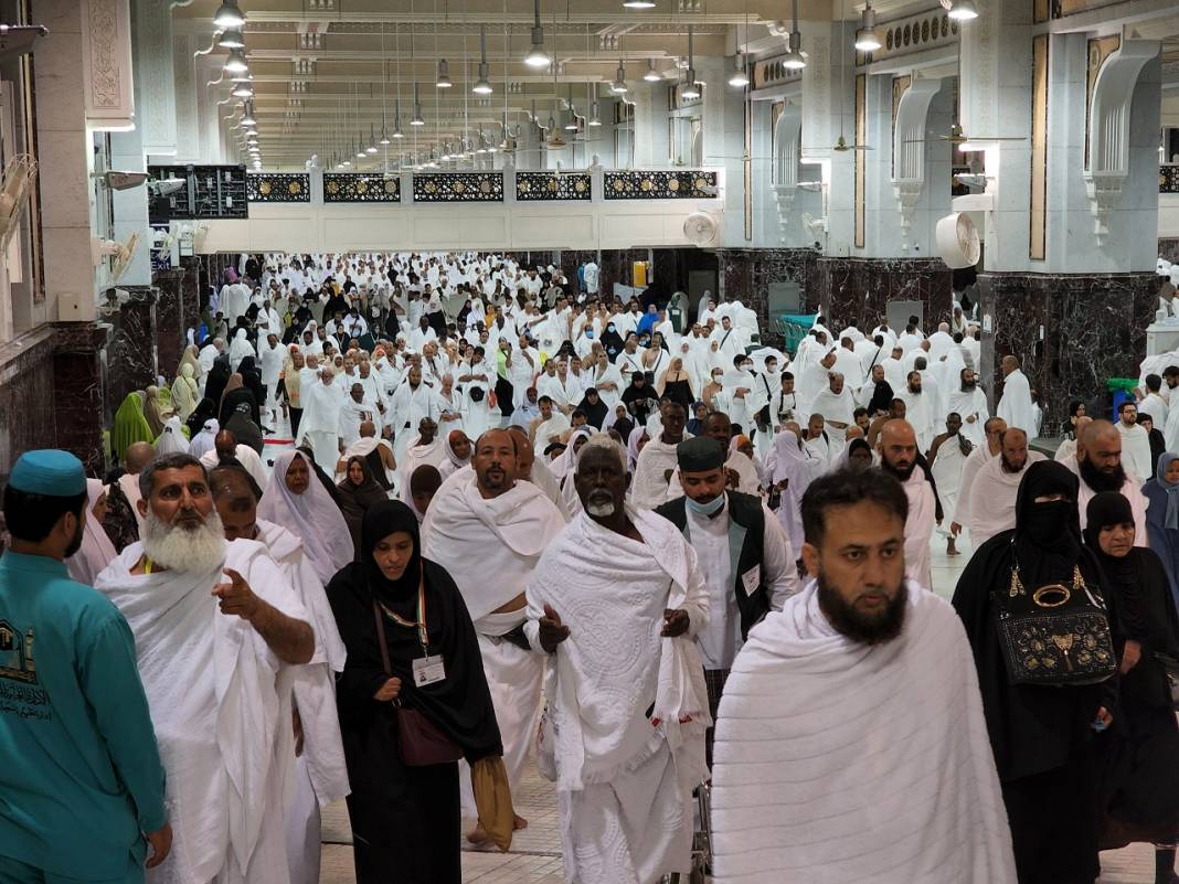 Mekke'ye ulaşan hacı adayları ibadetlerine başladı 17