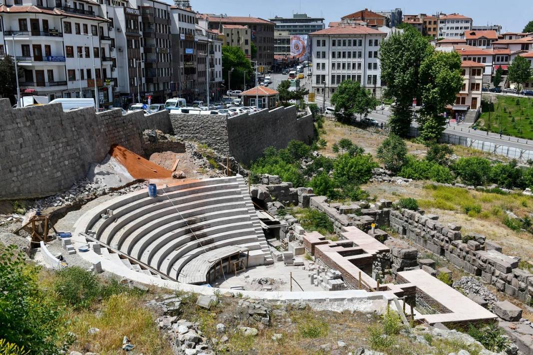 Başkentte Arkeopark Projesi kazılarında Roma dönemine ait eserler bulundu 12
