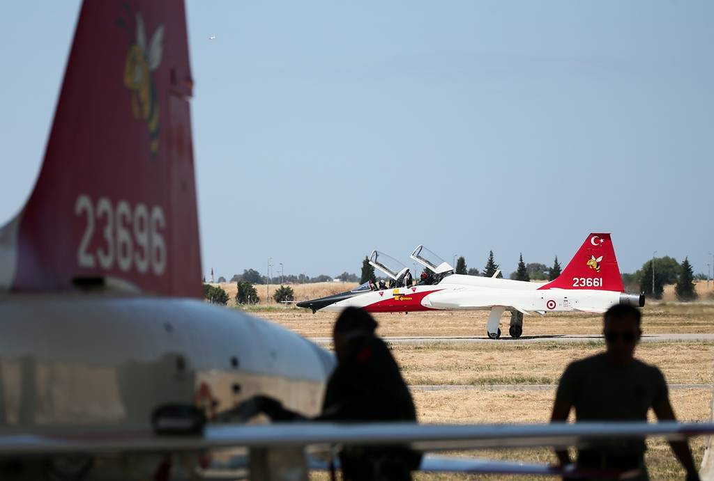 Türk savaş pilotları, zorlu eğitimleri geçip brövelerini takıyor 2