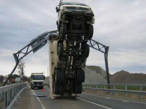 Dünyanın en ilginç trafik kazaları