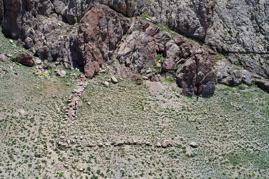 Van'da Urartulara ait kale kalıntısına ulaşıldı 7