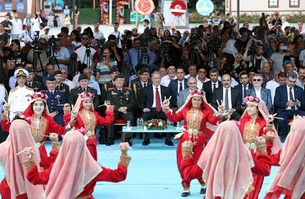 Bakan Akar Akşehir Onur Günü etkinliklerine katıldı 15