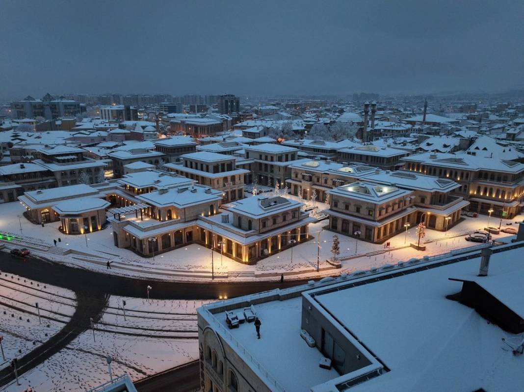 Konya’nın simgeleri karla bütünleşti, kartpostallık görüntüler oluştu 10