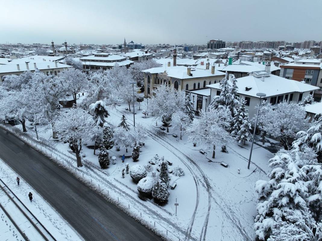 Konya’nın simgeleri karla bütünleşti, kartpostallık görüntüler oluştu 13