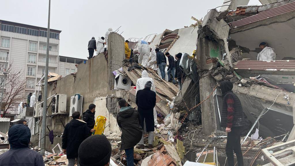 Kahramanmaraş'ta 7,7 ve 7,6'lık deprem 4