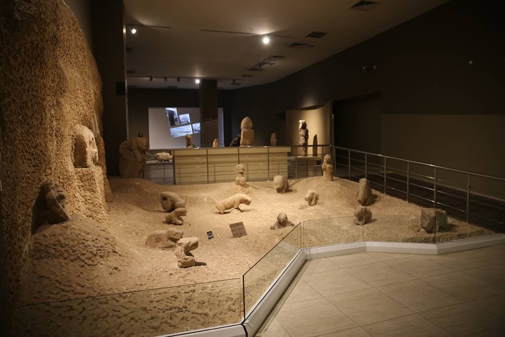 Şanlıurfa Müzesi'ndeki 12 bin yıllık eserler depremi hasarsız atlattı 11