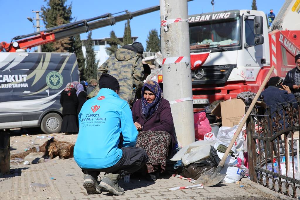 Türkiye Diyanet Vakfı 30 bin görevlisiyle depremzedelere yardım ediyor 10